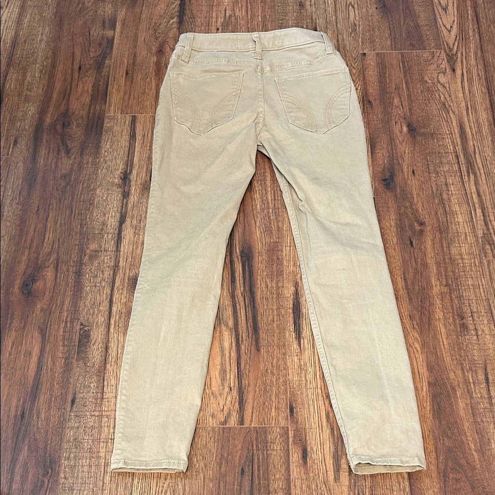 Hollister Women’s Khaki Mid Rise Super Skinny. Never worn - Picture 3 of 3